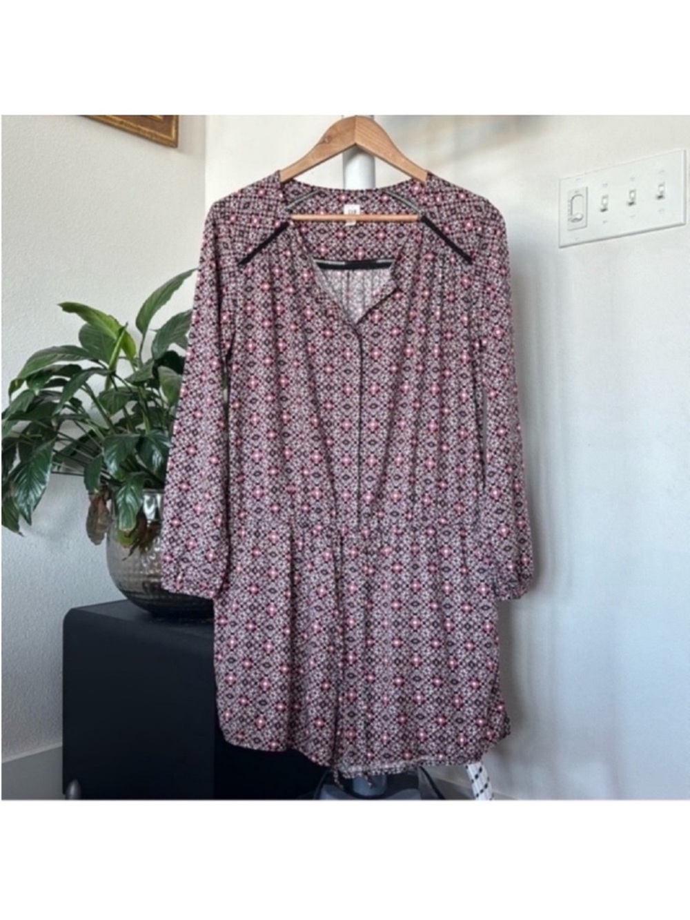 GAP Boho Romper Sz M Black Pink V Neck Long Sleeves
